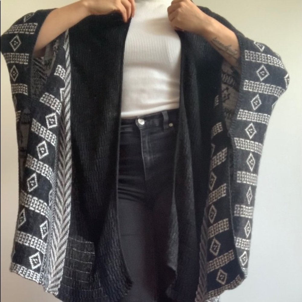 Garage black poncho